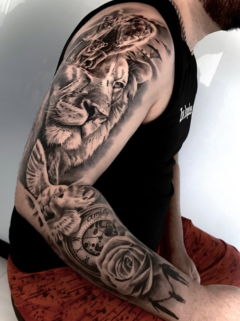 Tatuaje Manga Completa León y Familia